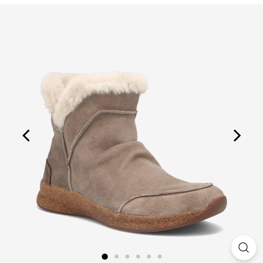 Women's Taos Future Mid Boot in Dark Taupe Suede
*FTM-14066